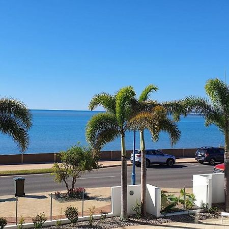 Pier One Aparthotel Urangan Exterior photo