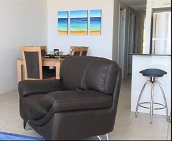 Pier One Aparthotel Urangan Room photo