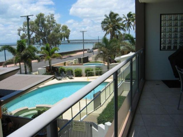 Pier One Aparthotel Urangan Room photo