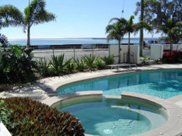 Pier One Aparthotel Urangan Room photo