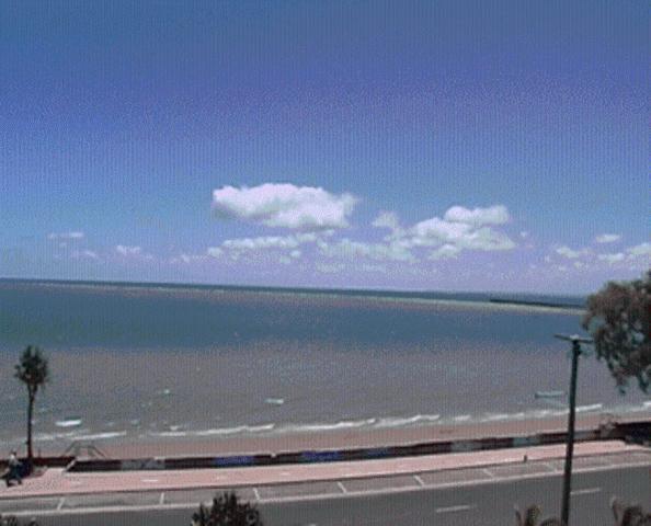 Pier One Aparthotel Urangan Room photo