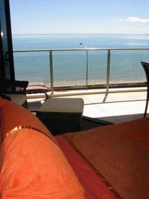 Pier One Aparthotel Urangan Room photo