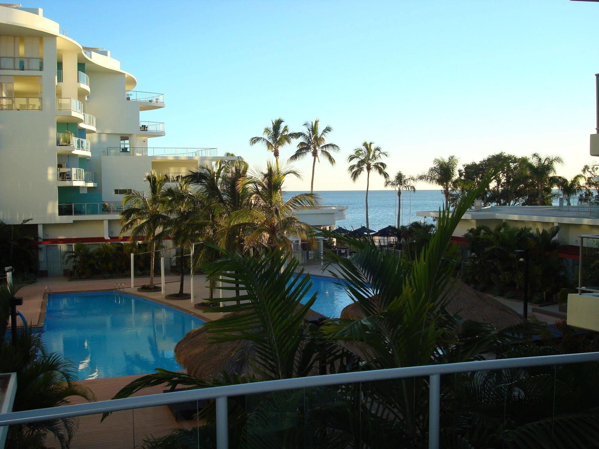 Pier One Aparthotel Urangan Exterior photo