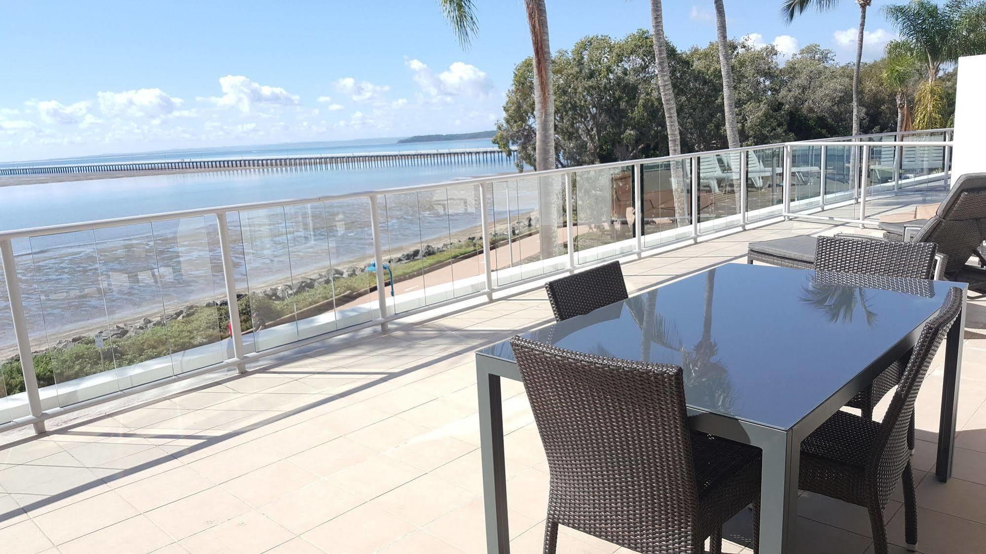 Pier One Aparthotel Urangan Exterior photo